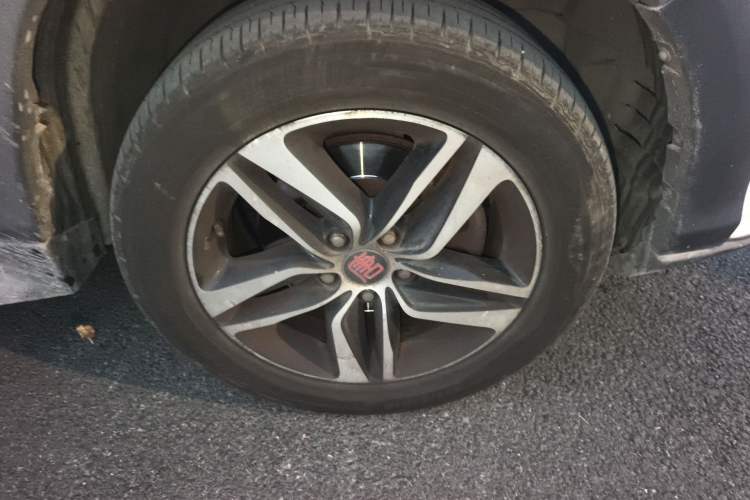 Used BYD Tang New Energy 2015 2.0T Four-Wheel-Drive Flagship Model Right Front Wheel Hub