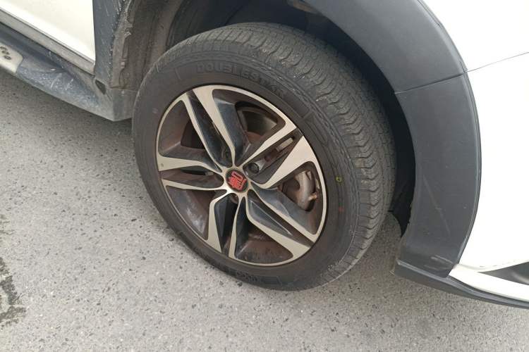 Used BYD Tang New Energy 2015 2.0T Four-Wheel-Drive Flagship Model Right Front Wheel Hub