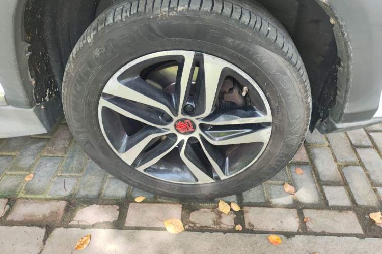 Used BYD Tang New Energy 2015 2.0T Four-Wheel-Drive Flagship Model Right Front Wheel Hub