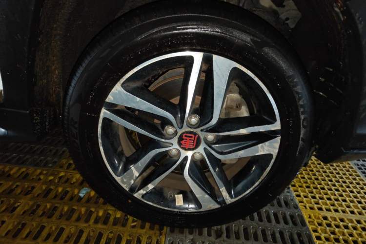 Used BYD Tang New Energy 2015 2.0T Four-Wheel-Drive Flagship Model Right Front Wheel Hub