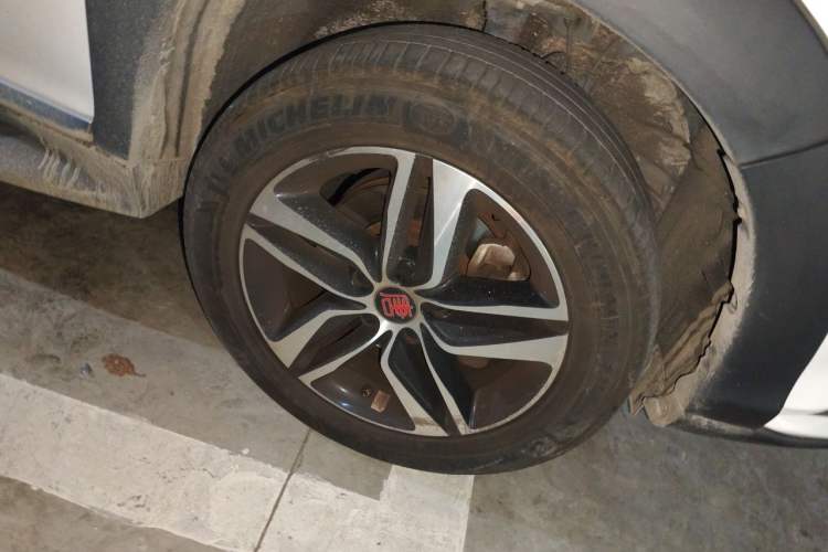 Used BYD Tang New Energy 2015 2.0T Four-Wheel-Drive Flagship Model Right Front Wheel Hub
