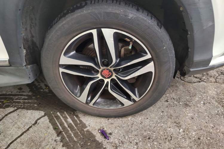 Used BYD Tang New Energy 2015 2.0T Four-Wheel-Drive Flagship Model Right Front Wheel Hub