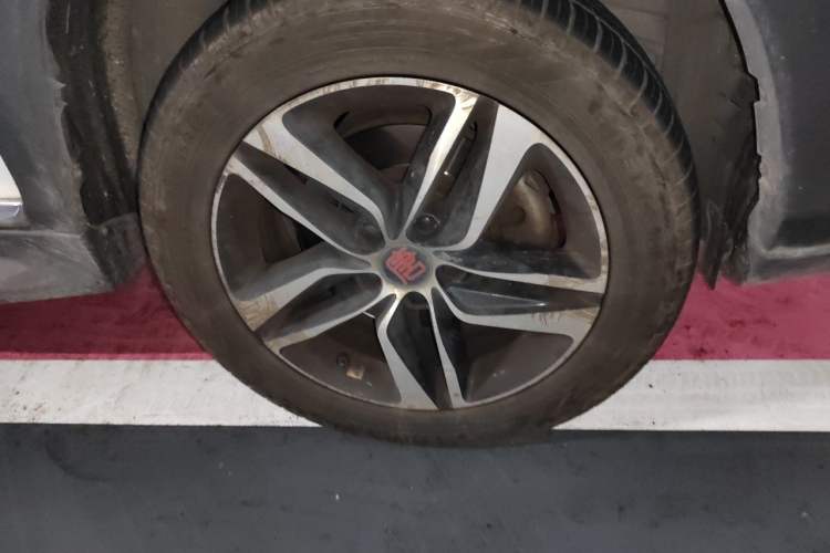 Used BYD Tang New Energy 2015 2.0T Four-Wheel-Drive Flagship Model Right Front Wheel Hub
