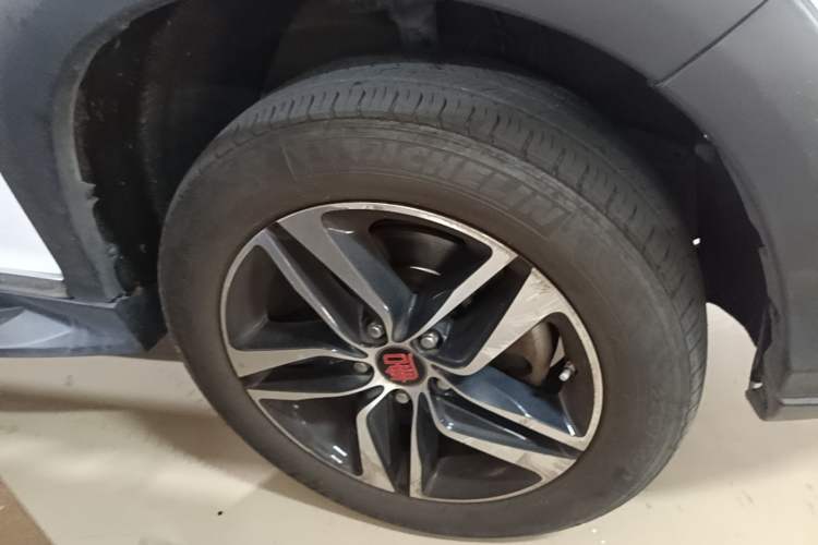 Used BYD Tang New Energy 2015 2.0T Four-Wheel-Drive Flagship Model Right Front Wheel Hub
