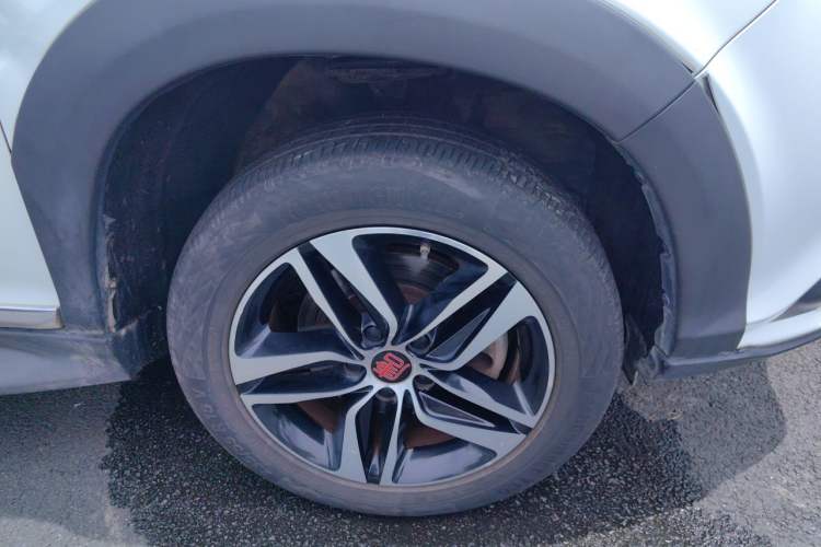 Used BYD Tang New Energy 2015 2.0T Four-Wheel-Drive Flagship Model Right Front Wheel Hub