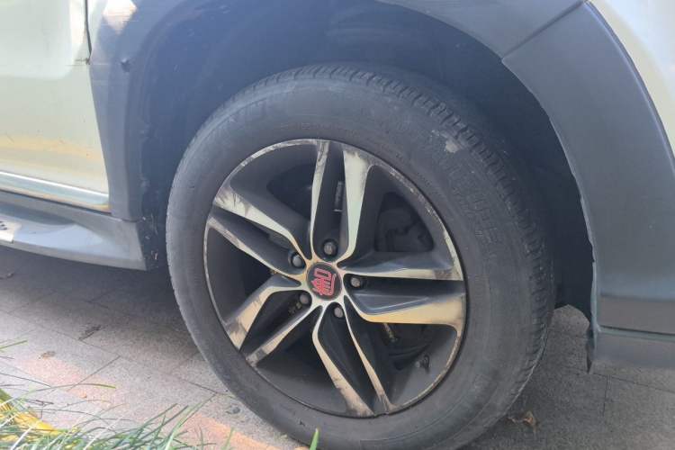 Used BYD Tang New Energy 2015 2.0T Four-Wheel-Drive Flagship Model Right Front Wheel Hub