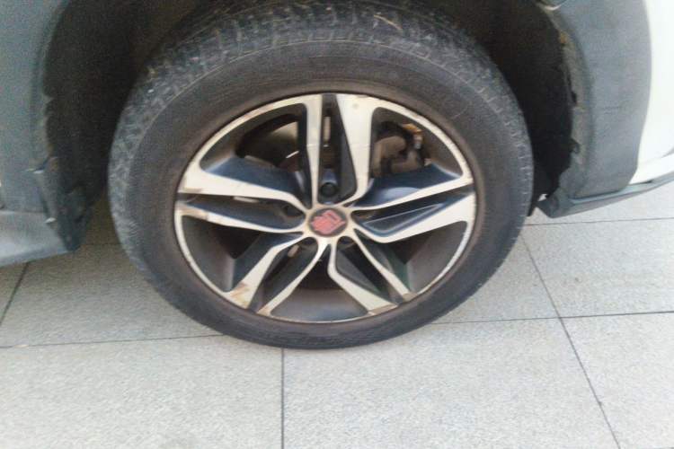 Used BYD Tang New Energy 2015 2.0T Four-Wheel-Drive Flagship Model Right Front Wheel Hub