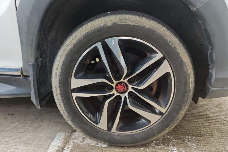 Used BYD Tang New Energy 2015 2.0T Four-Wheel-Drive Flagship Model Right Front Wheel Hub