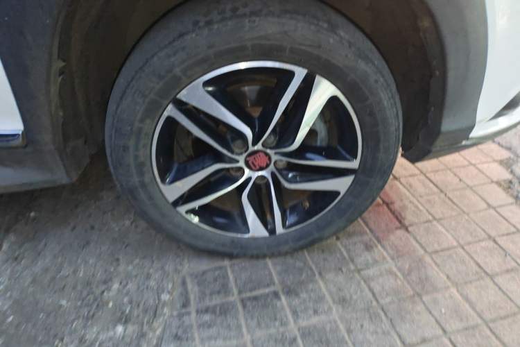 Used BYD Tang New Energy 2015 2.0T Four-Wheel-Drive Flagship Model Right Front Wheel Hub