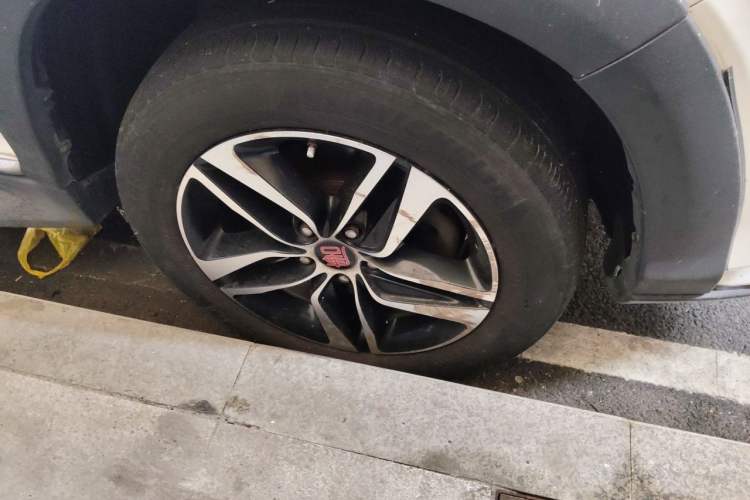 Used BYD Tang New Energy 2015 2.0T Four-Wheel-Drive Flagship Model Right Front Wheel Hub