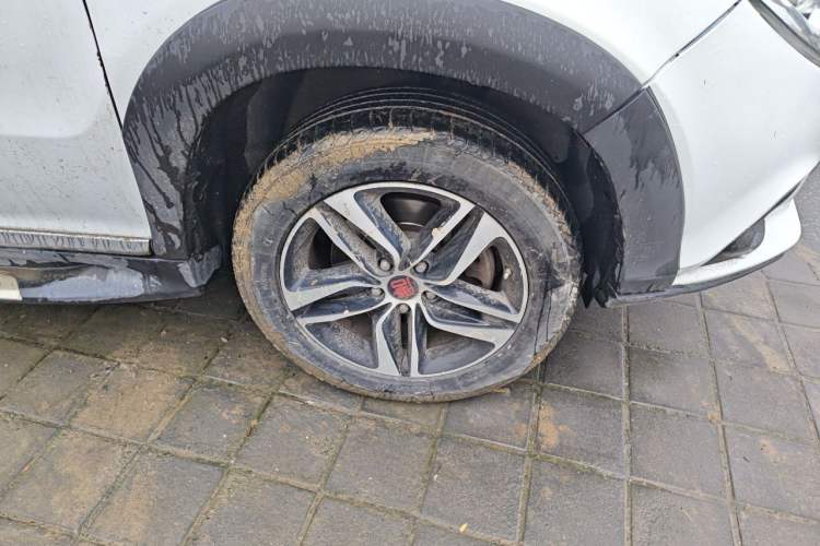 Used BYD Tang New Energy 2015 2.0T Four-Wheel-Drive Flagship Model Right Front Wheel Hub