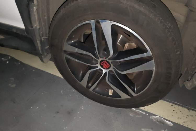 Used BYD Tang New Energy 2015 2.0T Four-Wheel-Drive Flagship Model Right Front Wheel Hub