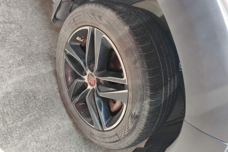 Used BYD Tang New Energy 2015 2.0T Four-Wheel-Drive Flagship Model Right Front Wheel Hub