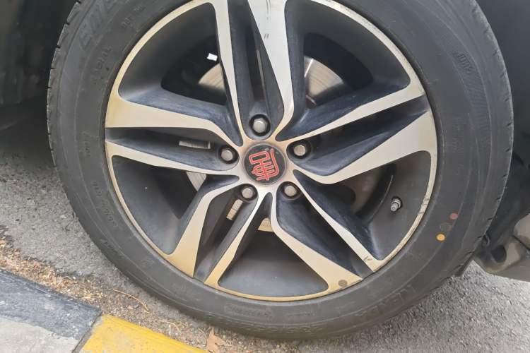 Used BYD Tang New Energy 2015 2.0T Four-Wheel-Drive Flagship Model Right Front Wheel Hub