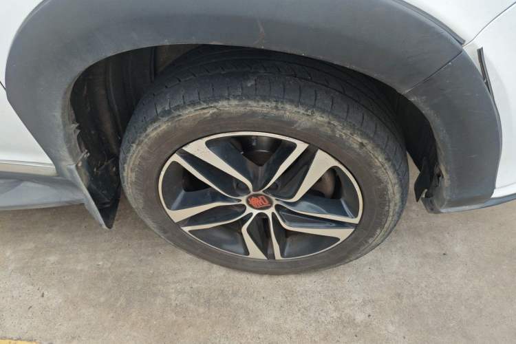 Used BYD Tang New Energy 2015 2.0T Four-Wheel-Drive Flagship Model Right Front Wheel Hub