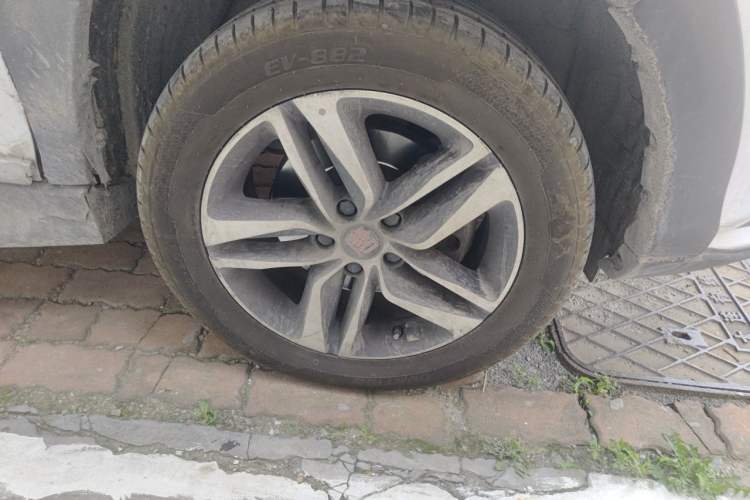 Used BYD Tang New Energy 2015 2.0T Four-Wheel-Drive Flagship Model Right Front Wheel Hub