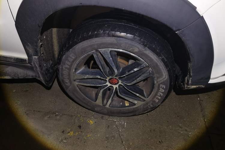 Used BYD Tang New Energy 2015 2.0T Four-Wheel-Drive Flagship Model Right Front Wheel Hub