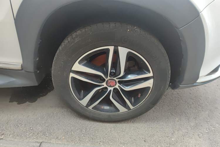 Used BYD Tang New Energy 2015 2.0T Four-Wheel-Drive Flagship Model Right Front Wheel Hub
