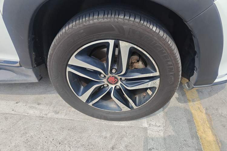 Used BYD Tang New Energy 2015 2.0T Four-Wheel-Drive Flagship Model Right Front Wheel Hub