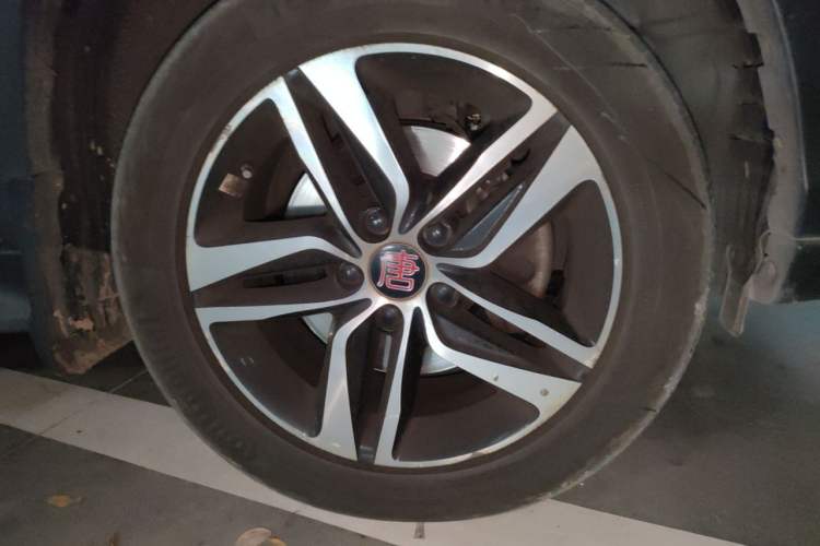 Used BYD Tang New Energy 2015 2.0T Four-Wheel-Drive Flagship Model Right Front Wheel Hub