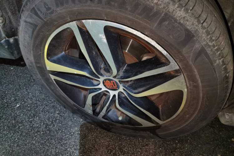 Used BYD Tang New Energy 2015 2.0T Four-Wheel-Drive Flagship Model Right Front Wheel Hub