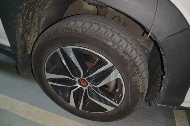 Used BYD Tang New Energy 2015 2.0T Four-Wheel-Drive Flagship Model Right Front Wheel Hub