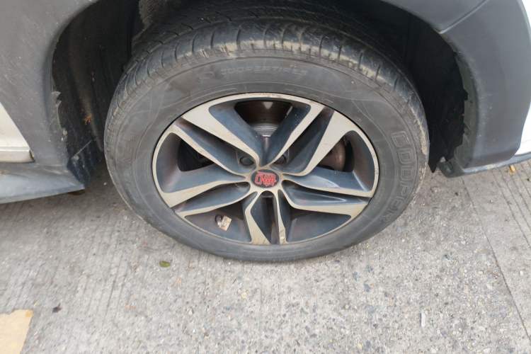 Used BYD Tang New Energy 2015 2.0T Four-Wheel-Drive Flagship Model Right Front Wheel Hub