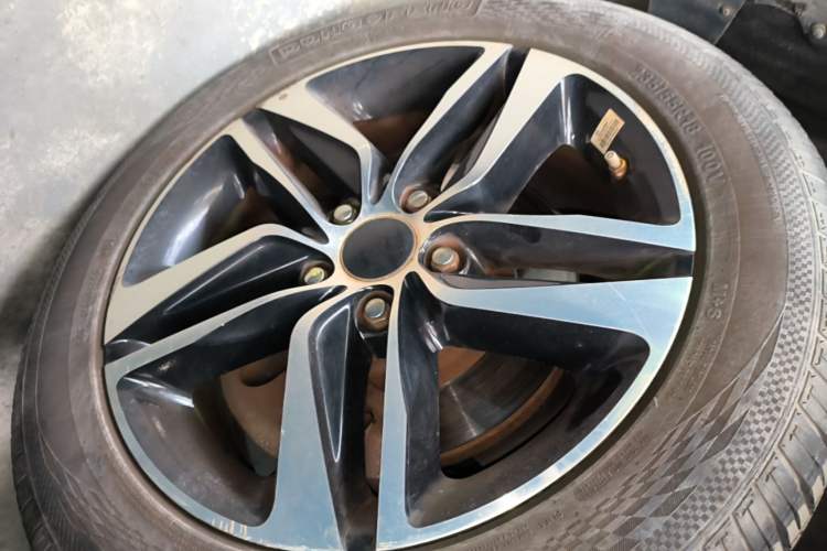 Used BYD Tang New Energy 2015 2.0T Four-Wheel-Drive Flagship Model Right Front Wheel Hub