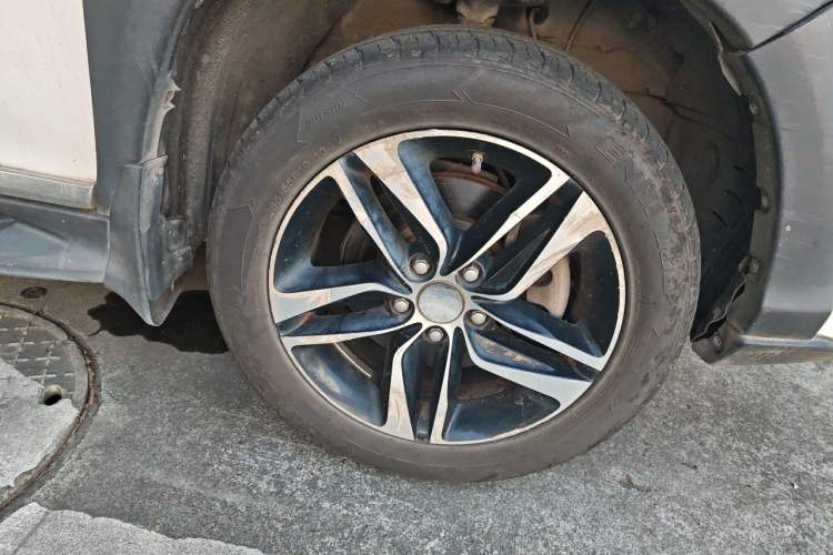Used BYD Tang New Energy 2015 2.0T Four-Wheel-Drive Flagship Model Right Front Wheel Hub