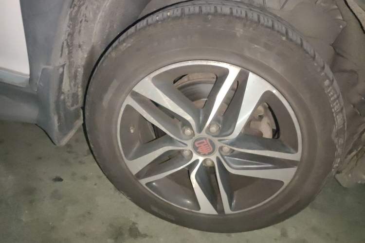 Used BYD Tang New Energy 2015 2.0T Four-Wheel-Drive Flagship Model Right Front Wheel Hub