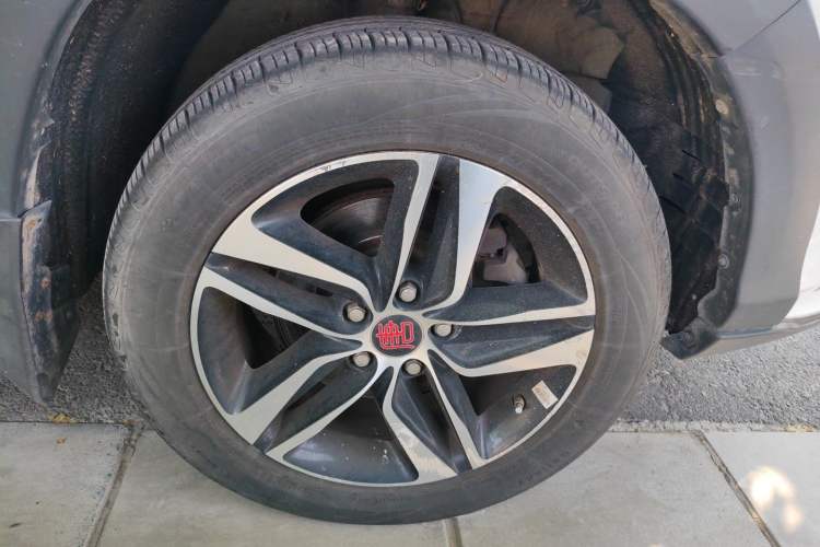 Used BYD Tang New Energy 2015 2.0T Four-Wheel-Drive Flagship Model Right Front Wheel Hub