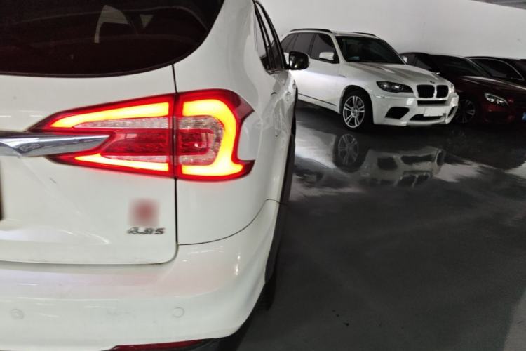 Used BYD Tang New Energy 2015 2.0T Four-Wheel-Drive Flagship Model Right Rear Taillight