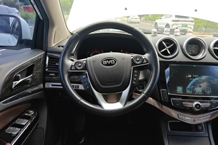 Used BYD Tang New Energy 2015 2.0T Four-Wheel-Drive Flagship Model Steering Wheel