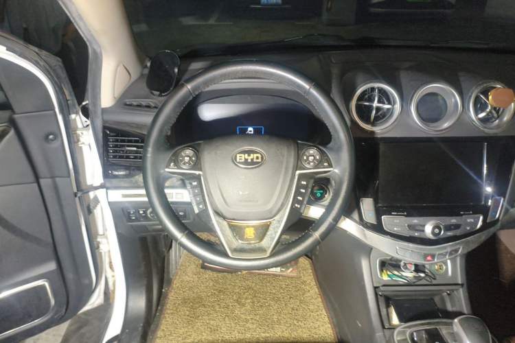 Used BYD Tang New Energy 2015 2.0T Four-Wheel-Drive Flagship Model Steering Wheel