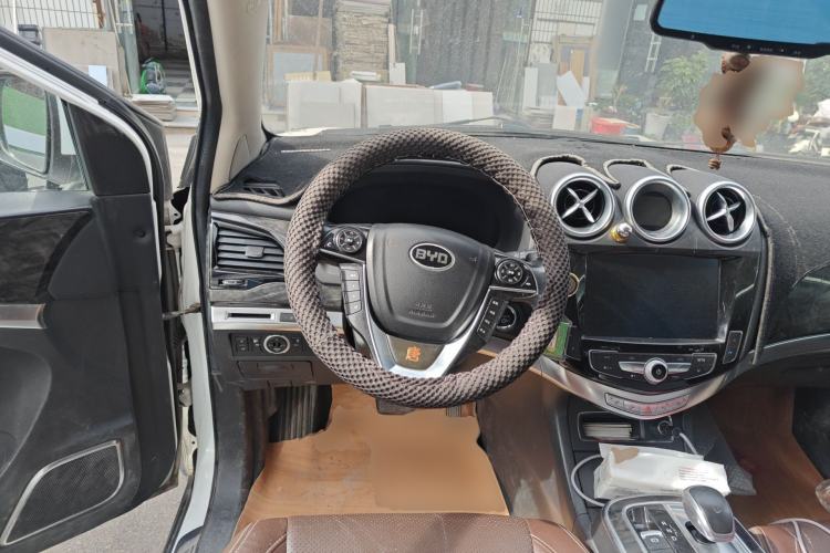 Used BYD Tang New Energy 2015 2.0T Four-Wheel-Drive Flagship Model Steering Wheel