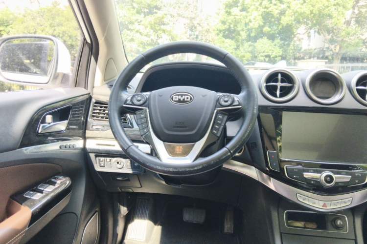 Used BYD Tang New Energy 2015 2.0T Four-Wheel-Drive Flagship Model Steering Wheel