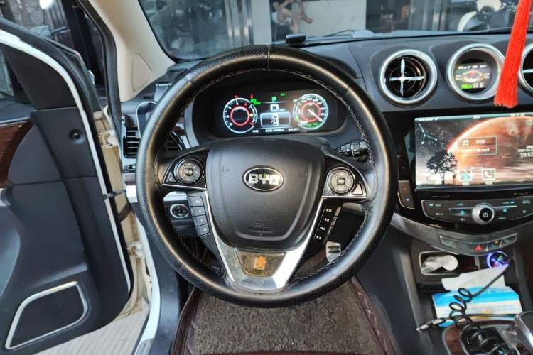 Used BYD Tang New Energy 2015 2.0T Four-Wheel-Drive Flagship Model Steering Wheel