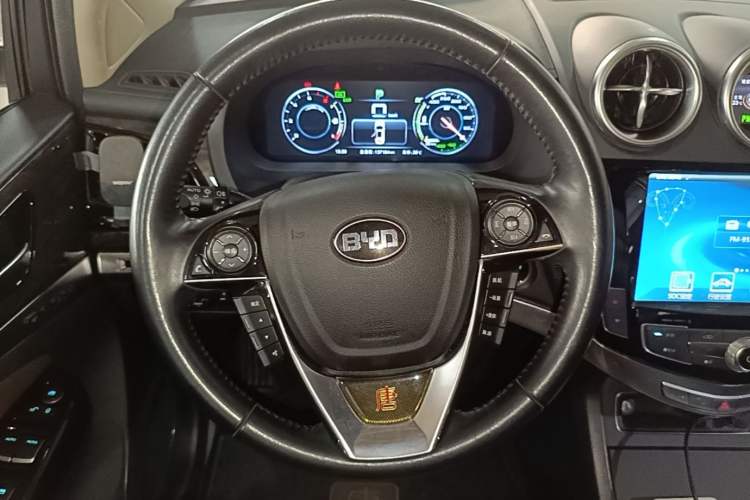 Used BYD Tang New Energy 2015 2.0T Four-Wheel-Drive Flagship Model Steering Wheel