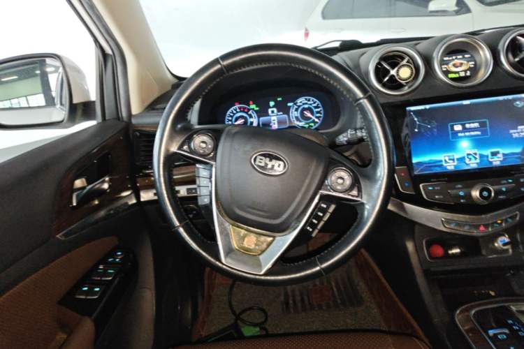 Used BYD Tang New Energy 2015 2.0T Four-Wheel-Drive Flagship Model Steering Wheel