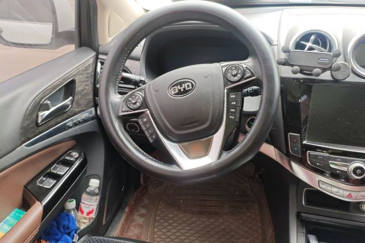 Used BYD Tang New Energy 2015 2.0T Four-Wheel-Drive Flagship Model Steering Wheel