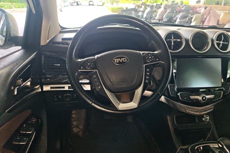 Used BYD Tang New Energy 2015 2.0T Four-Wheel-Drive Flagship Model Steering Wheel