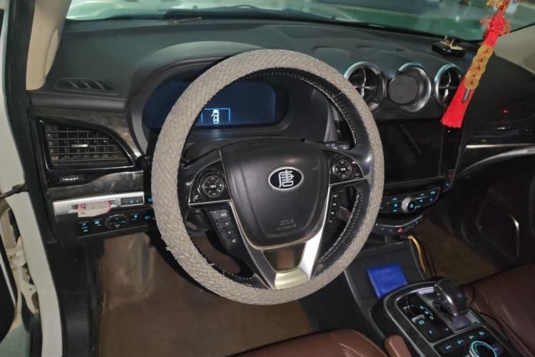 Used BYD Tang New Energy 2015 2.0T Four-Wheel-Drive Flagship Model Steering Wheel