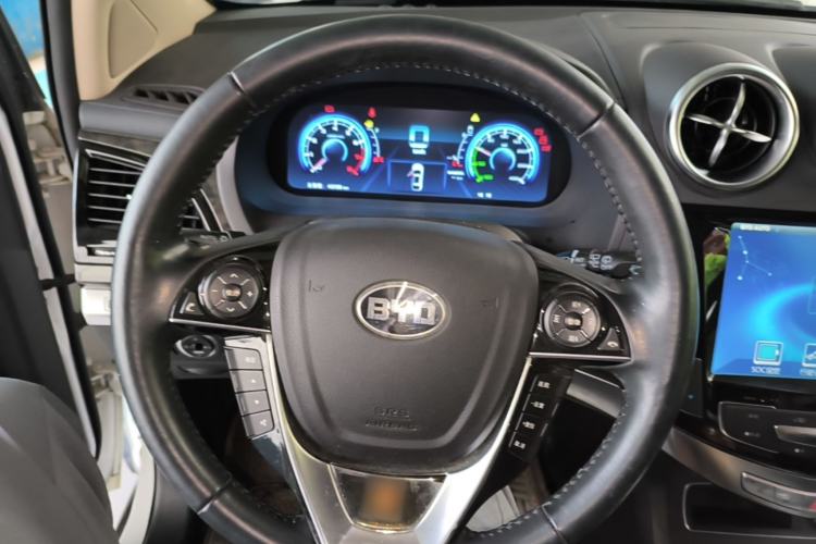 Used BYD Tang New Energy 2015 2.0T Four-Wheel-Drive Flagship Model Steering Wheel