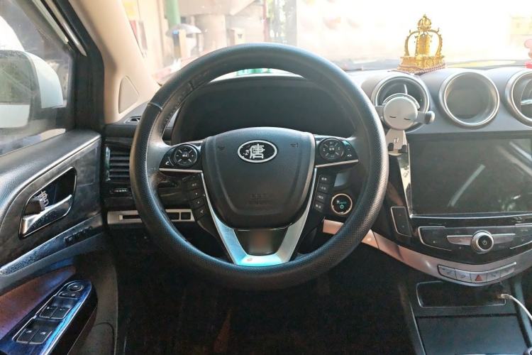Used BYD Tang New Energy 2015 2.0T Four-Wheel-Drive Flagship Model Steering Wheel