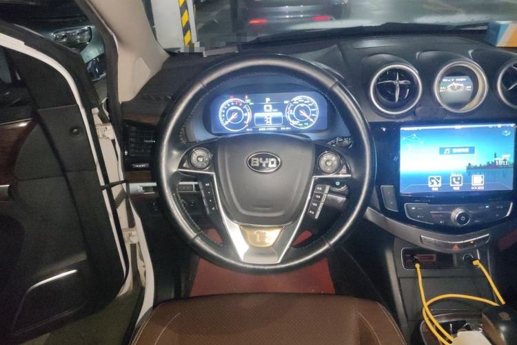 Used BYD Tang New Energy 2015 2.0T Four-Wheel-Drive Flagship Model Steering Wheel