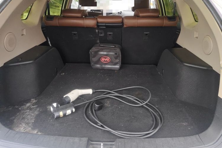 Used BYD Tang New Energy 2015 2.0T Four-Wheel-Drive Flagship Model Trunk