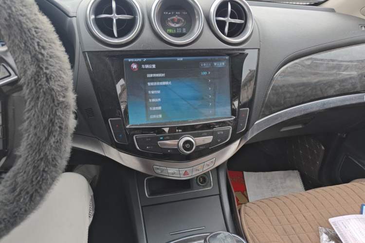 Used BYD Tang New Energy 2015 2.0T Four-Wheel-Drive Flagship Model Audio And AC Panel