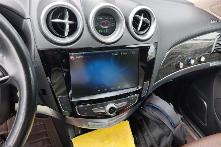 Used BYD Tang New Energy 2015 2.0T Four-Wheel-Drive Flagship Model Audio And AC Panel