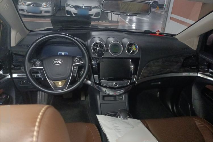 Used BYD Tang New Energy 2015 2.0T Four-Wheel-Drive Flagship Model Center Console