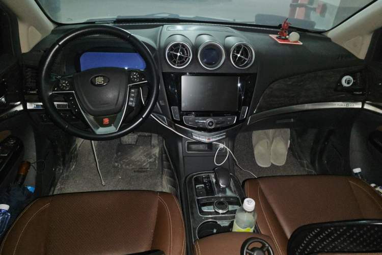Used BYD Tang New Energy 2015 2.0T Four-Wheel-Drive Flagship Model Center Console